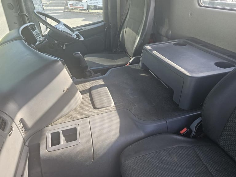 2015 Scania P320 6x2 twin wheel skip