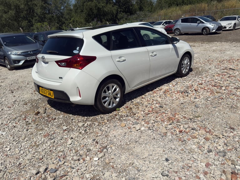 2025 Toyota Auris PETROL AUTOMATIC 1,5L Hatchback HYBRID ELECTRIC Manual