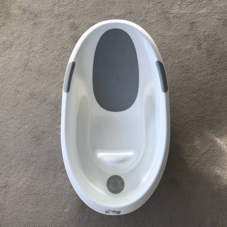image for Newborn bath tub for free