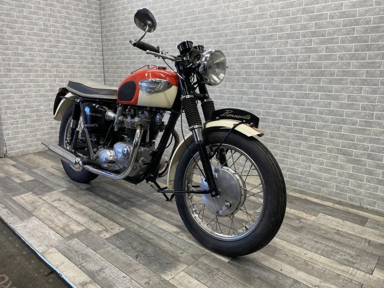 1966 TRIUMPH T120 BONNEVILLE GRENADIER RED  + ALASKAN WHITE