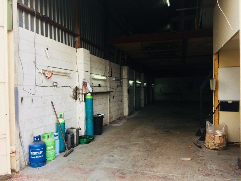 Industrial unit to let