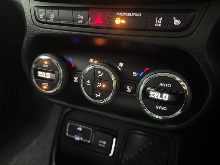 2016 Jeep Renegade 1.4T MultiAirII Limited DDCT Euro 6 (s/s) 5dr ESTATE Petrol Automatic