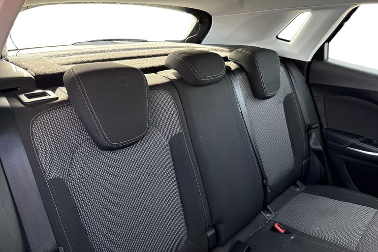 2019 Vauxhall Grandland X 1.2 Turbo SE 5dr Hatchback PETROL Manual