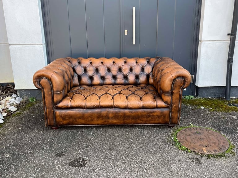 Stunning Fully buttoned Whisky Brown Leather Chesterfield 2-Seater Club Sofa