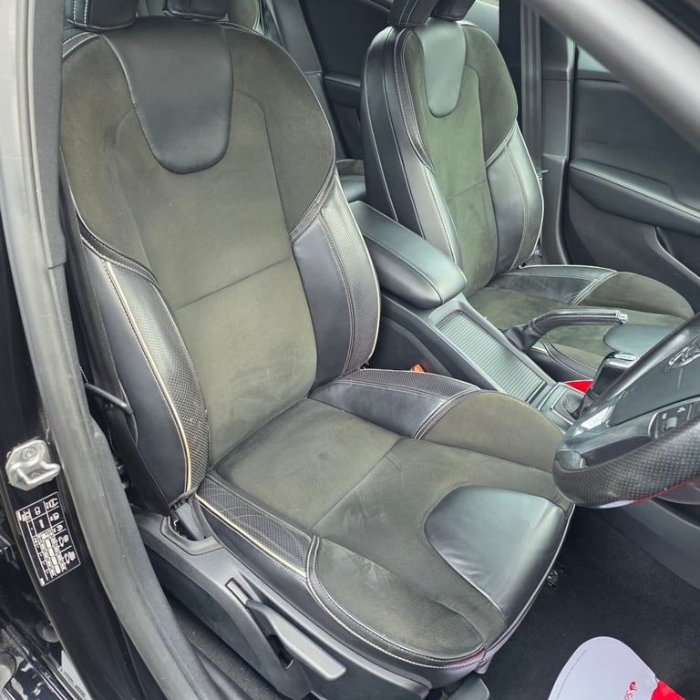 2017 Volvo V40 D2 [120] R DESIGN Nav Plus 5dr HATCHBACK Diesel Manual