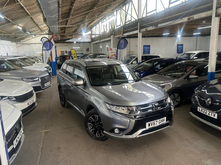 image for 2017 Mitsubishi Outlander 2.0h 12kWh 4h SUV 5dr Petrol Plug-in Hybrid CVT 4WD Euro 6 (s/s) (200 p...