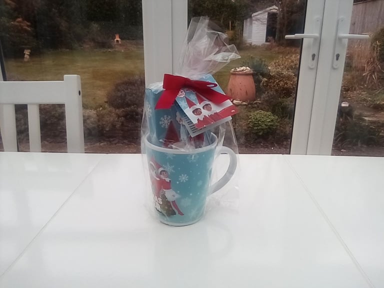 Brand new Christmas mug with hot chocolate drink mix with vanilla marshmallows set.
