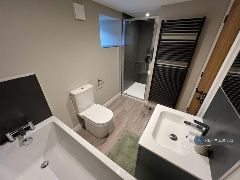 1 bedroom flat in Bull Ring, Deddington, Banbury, OX15 (1 bed) (#2681702)