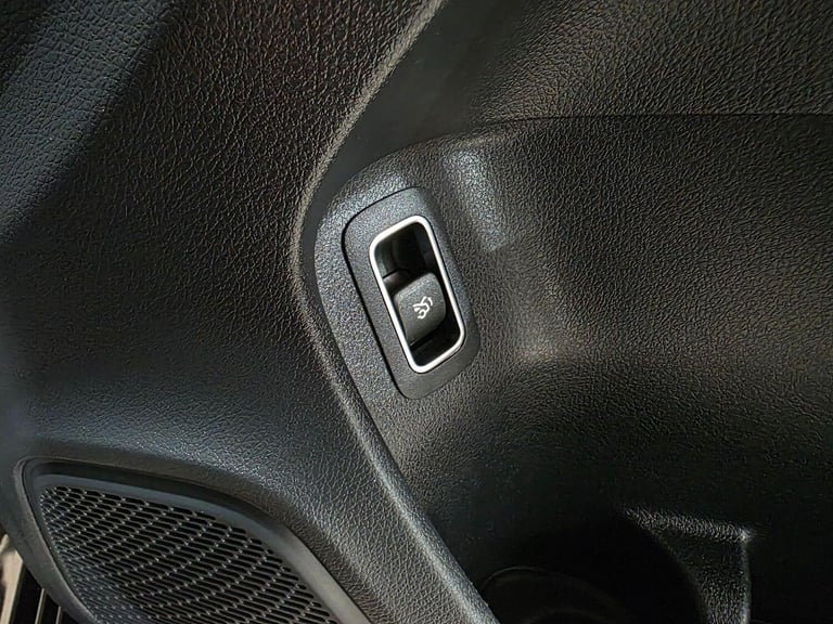 2020 Mercedes-Benz A-Class 1.3 A200 AMG Line 7G-DCT Euro 6 (s/s) 4dr SALOON Petrol Automatic