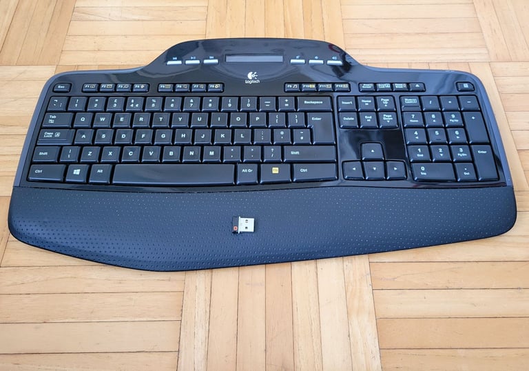 Logitech MK700 Wireless Full Size Keyboard + Wrist Rest