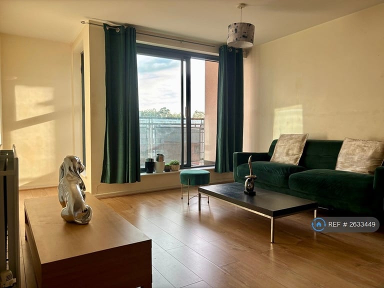 1 bedroom flat in Bush House, London, SE18 (1 bed) (#2633449)