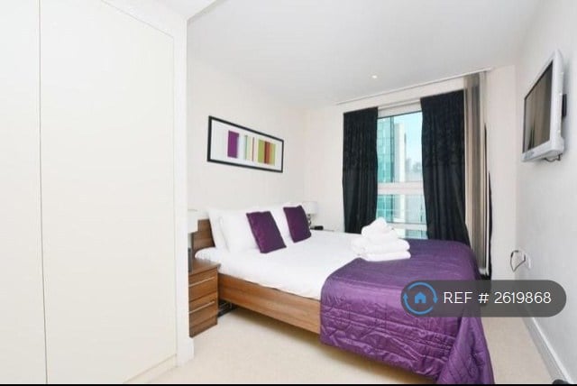 1 bedroom flat in St. George Wharf, London, SW8 (1 bed) (#2619868)