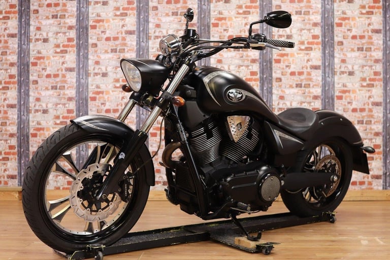 2012 VICTORY VEGAS ZACH NESS LIMITED EDITION - 17,009 MILES - MSR EXHAUST!