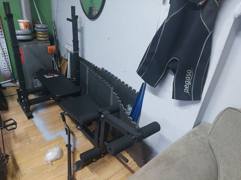 Weights bench with accessories 