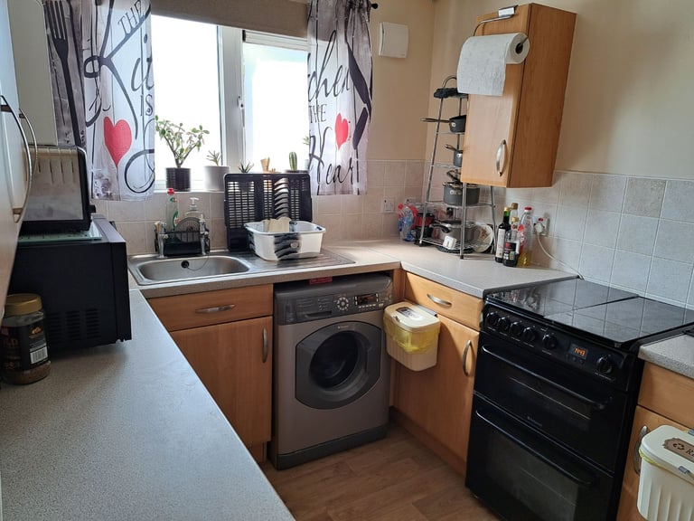 Spacious, two storey semi, g/f/f