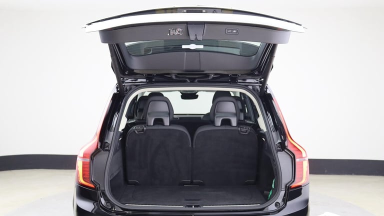 2025 Volvo XC90 B5 (P) AWD Plus Dark (Sunroof, Harman Kardon Sound, 360 Camera, BLIS) ESTATE Petr...