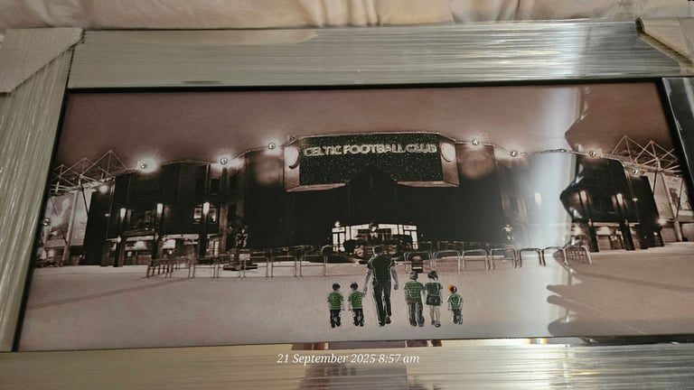 Celtic fc, large picture, mirror edge. 
