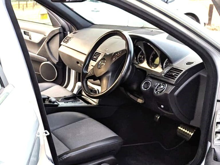 2010 Mercedes-Benz C-Class C180 CGI BlueEFFICIENCY Sport 4dr Auto SALOON Petrol Automatic