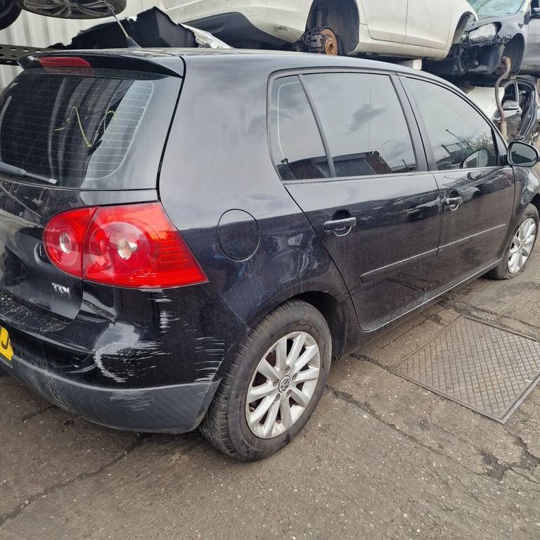 Breaking spare parts vw golf mk5 tdi
