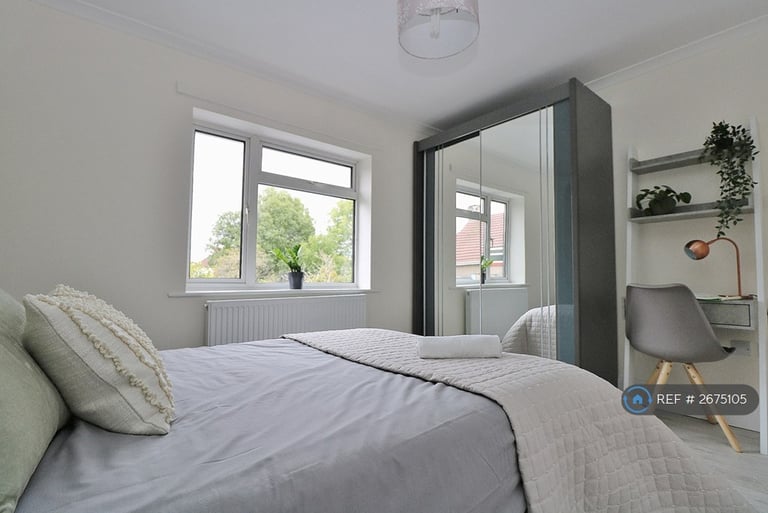 1 bedroom in The Fairway, London, W3 (#2675105)
