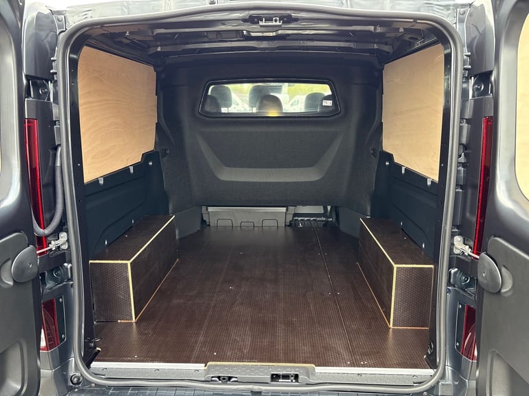  Renault Trafic LWB DIESEL TRAFIC LL30 BLUE DCI 170 EXTRA SPORT Diesel