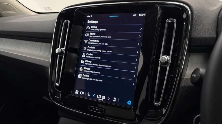 2025 Volvo XC40 2.0 B4 MHEV Ultra Bright DCT Auto Euro 6 (s/s) 5dr ESTATE Petrol/Electric Hybrid ...