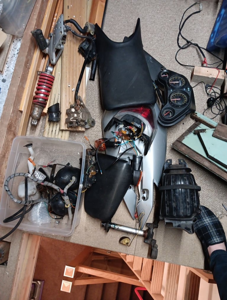 2005 cbr 125r project, rolling chassis, no engine