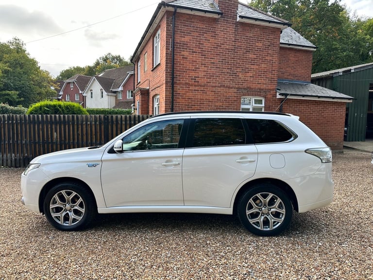 2015 Mitsubishi Outlander 2.0h 12kWh GX4h CVT 4WD Euro 5 (s/s) 5dr ESTATE Petrol/Electric Hybrid ...