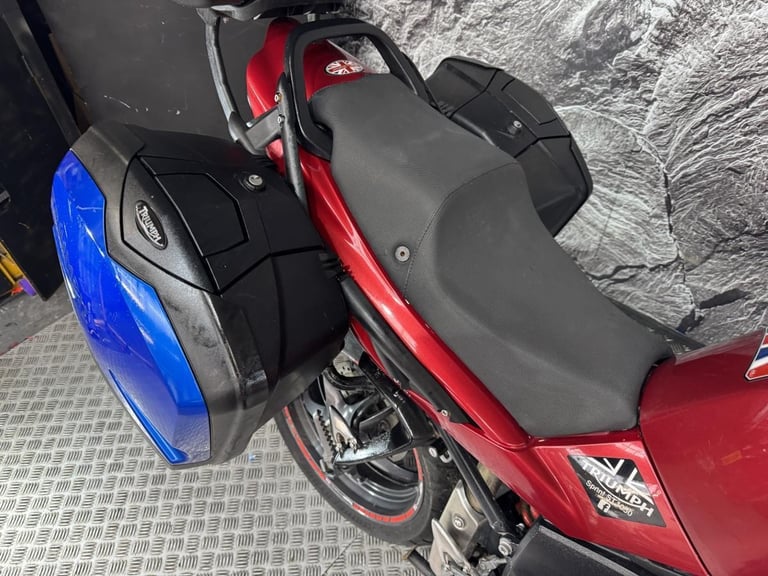 TRIUMPH SPRINT ST 1050 2006