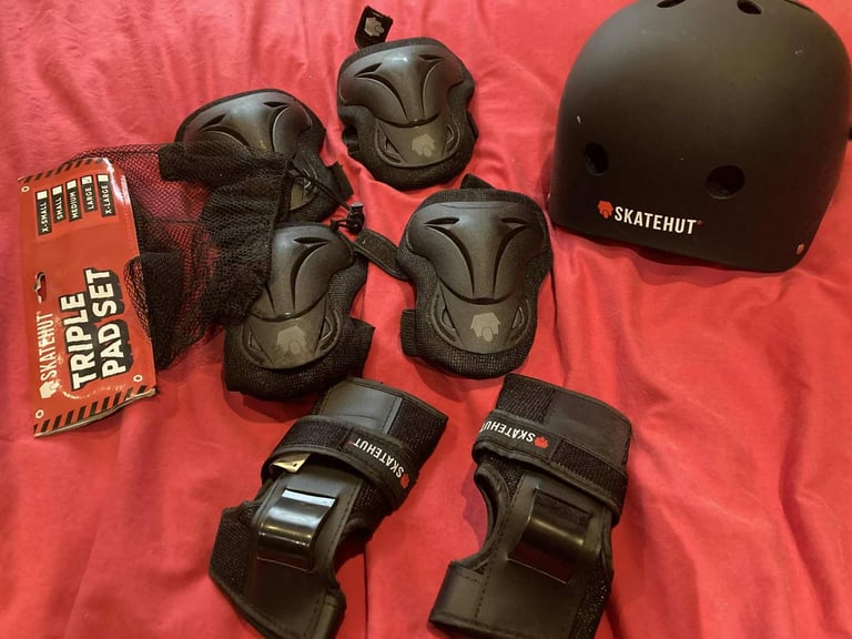 Skateboarding pads and helmet