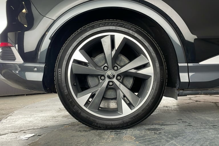  Audi Q4 E Tron 35 S Line Suv 5dr Electric Auto 55kwh 170 Ps Electric