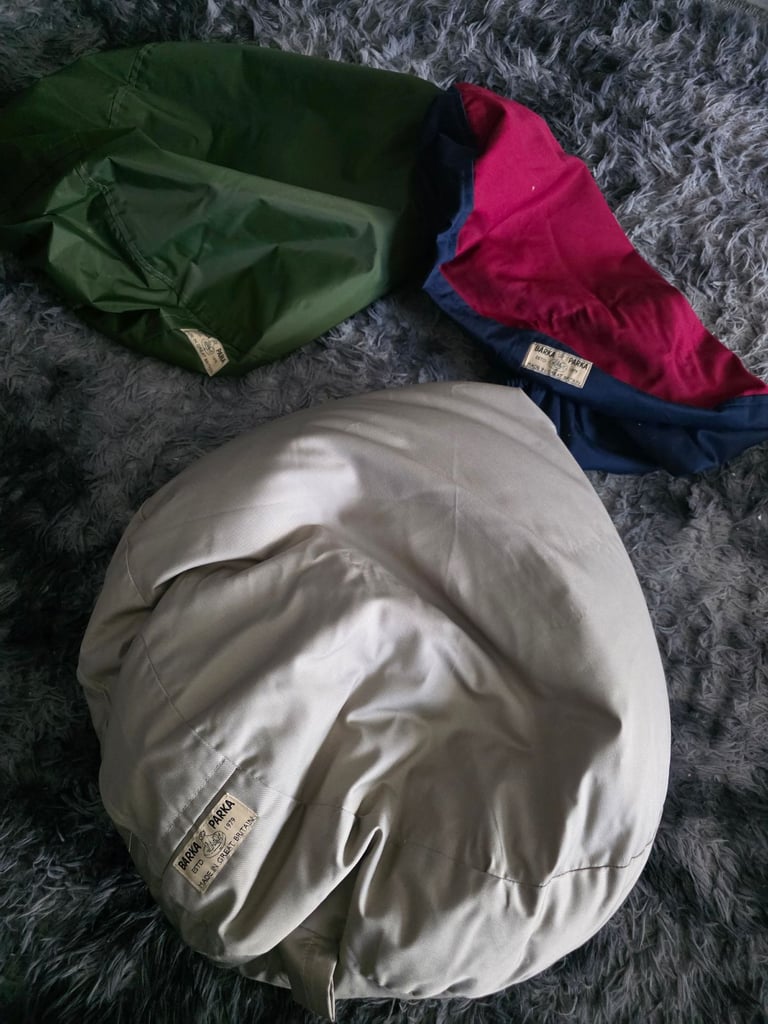 Barka Parka dog bed. 2 covers. Cost £120