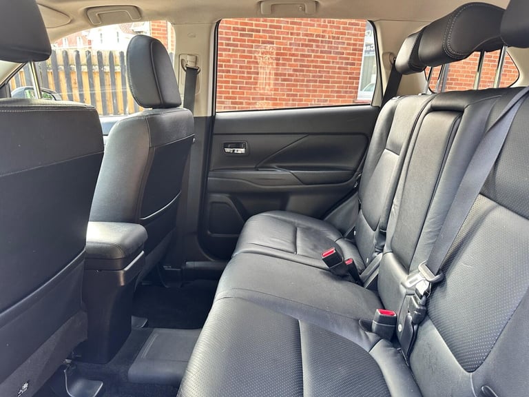 2015 Mitsubishi Outlander 2.0h 12kWh GX4h CVT 4WD Euro 5 (s/s) 5dr ESTATE Petrol/Electric Hybrid ...