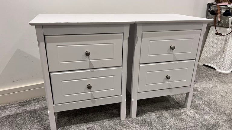 2 White side tables in good condition
