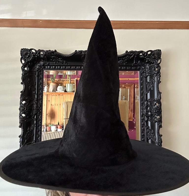 Halloween Hanging Spooky Glow In Dark Skeleton Velvet Witches Hat & Halloween Confetti x 7 Packs