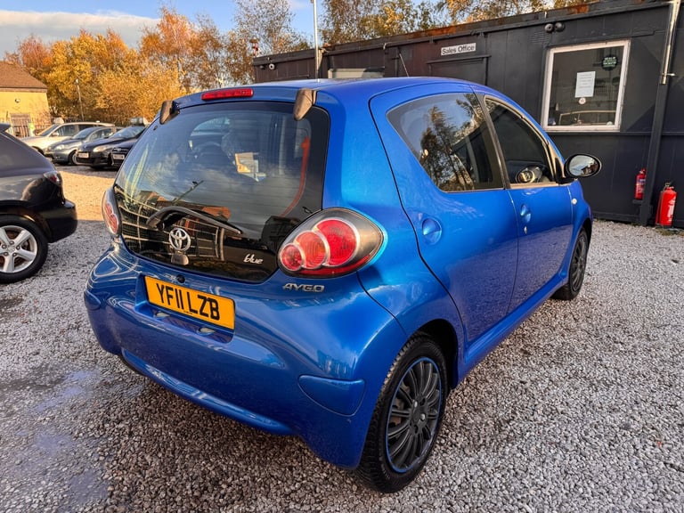 2011 Toyota AYGO 1.0 VVT-i Blue 5dr HATCHBACK Petrol Manual