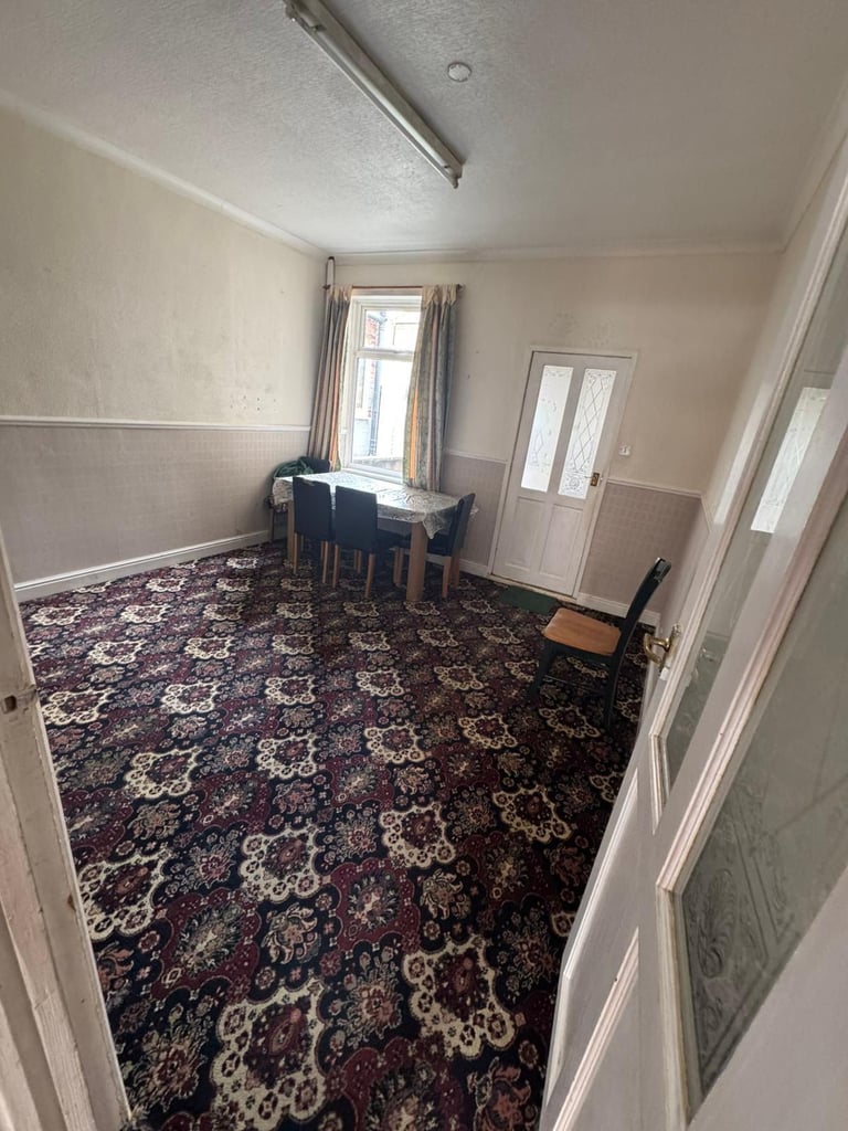 2-Bed Semi-Furnished House – NG7 (Near Umar Masjid)