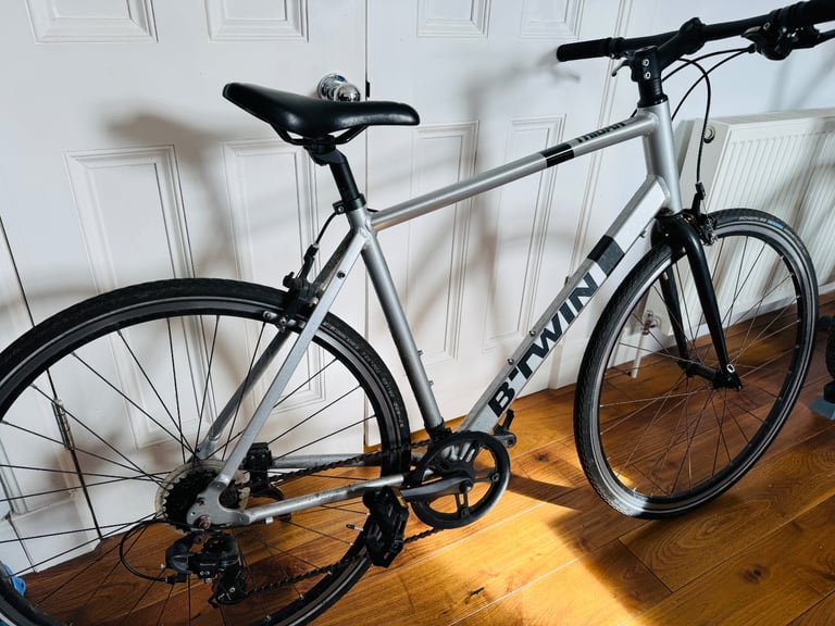 Triban 100 Flat Bar Road Bike/hybrid bike