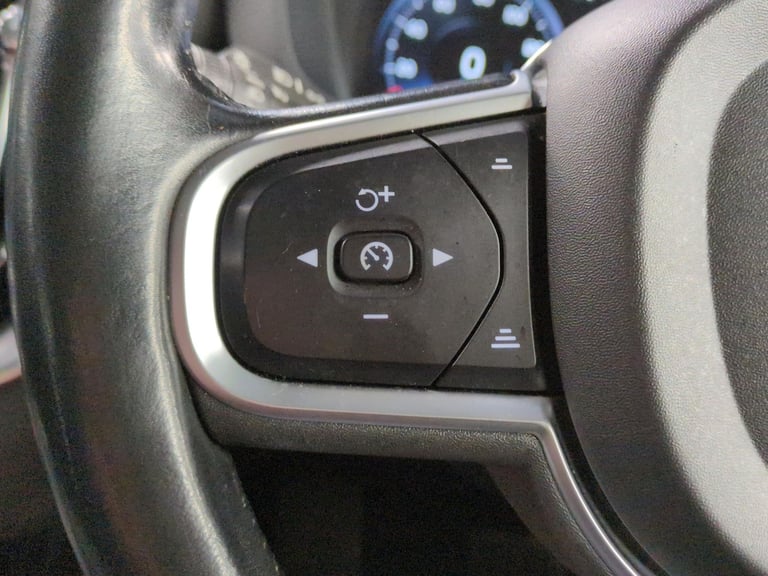 2019 Volvo XC60 2.0 D4 Momentum SUV 5dr Diesel Auto Euro 6 (s/s) (190 ps) - AUTO PARK - LED Suv D...
