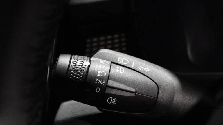 2025 Volvo XC40 B4 (P) Ultra Black Edition (Sunroof, Harman Kardon, 360 Camera) ESTATE Petrol/Ele...
