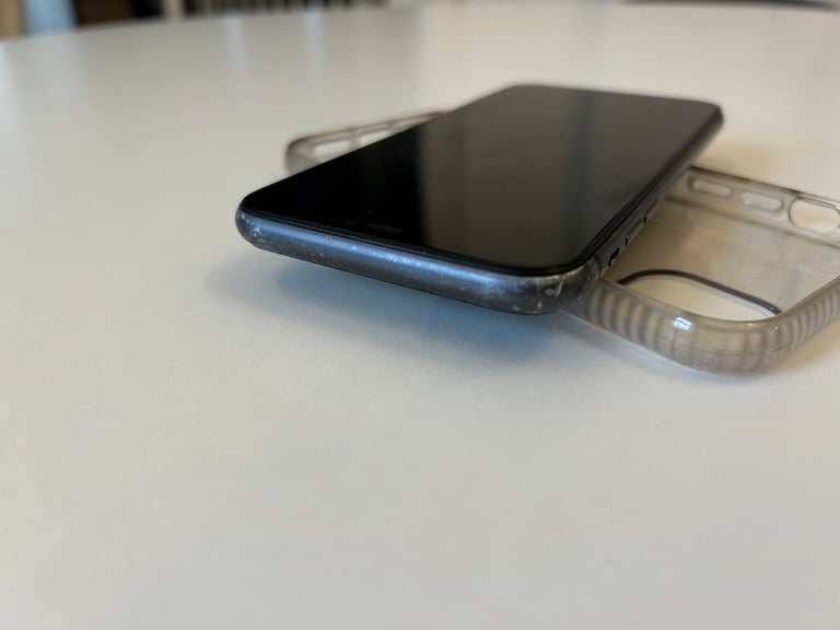 iPhone 11 - Black - 64gb - UNLOCKED - £120 ONO