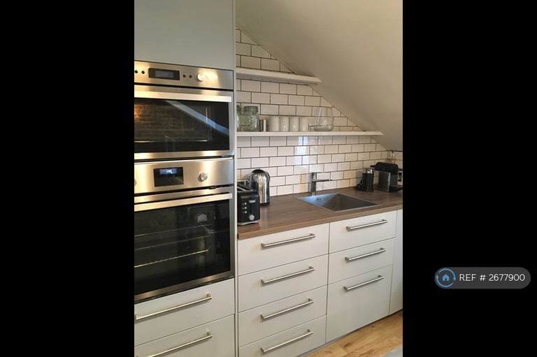 1 bedroom flat in Whitworth Road, London, SE25 (1 bed) (#2677900)