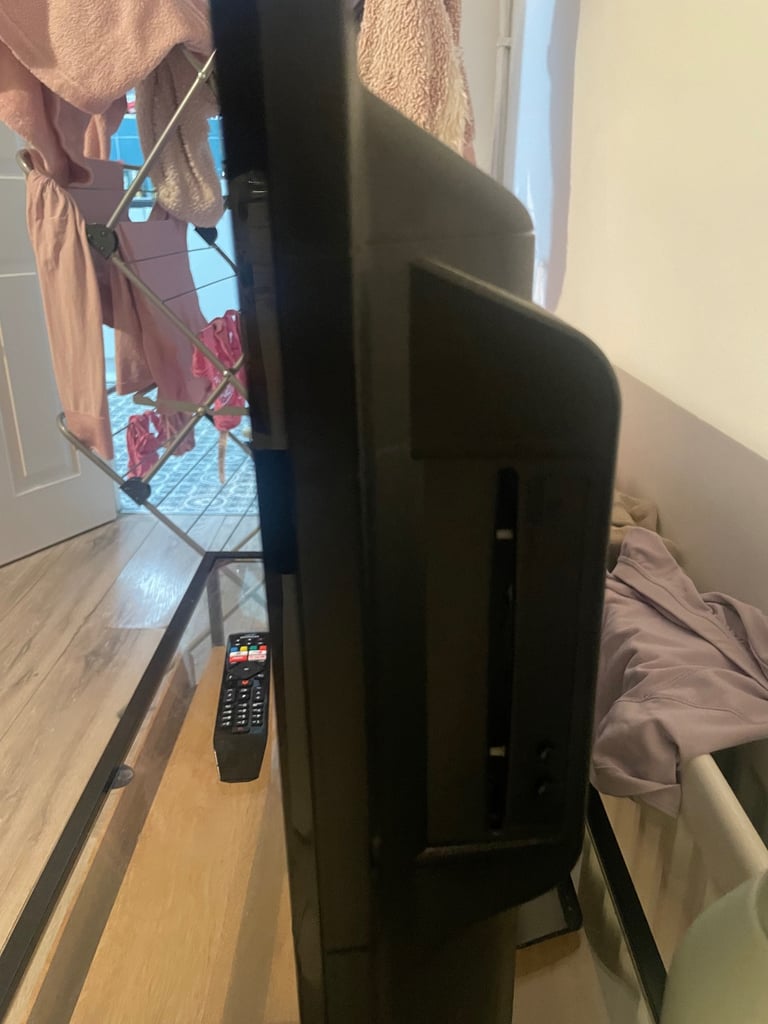 Hitachi 32 inch smart tv with dvd player 