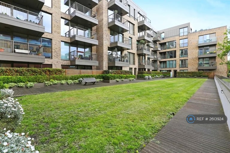 2 bedroom flat in Camberwell Passage, London, SE5 (2 bed) (#2613924)