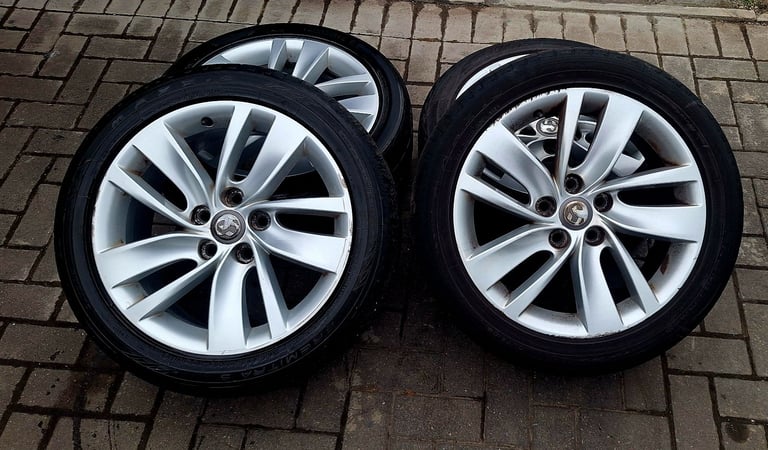 Vauxhall Insignia SRI 18inch alloys 5x120 pcd