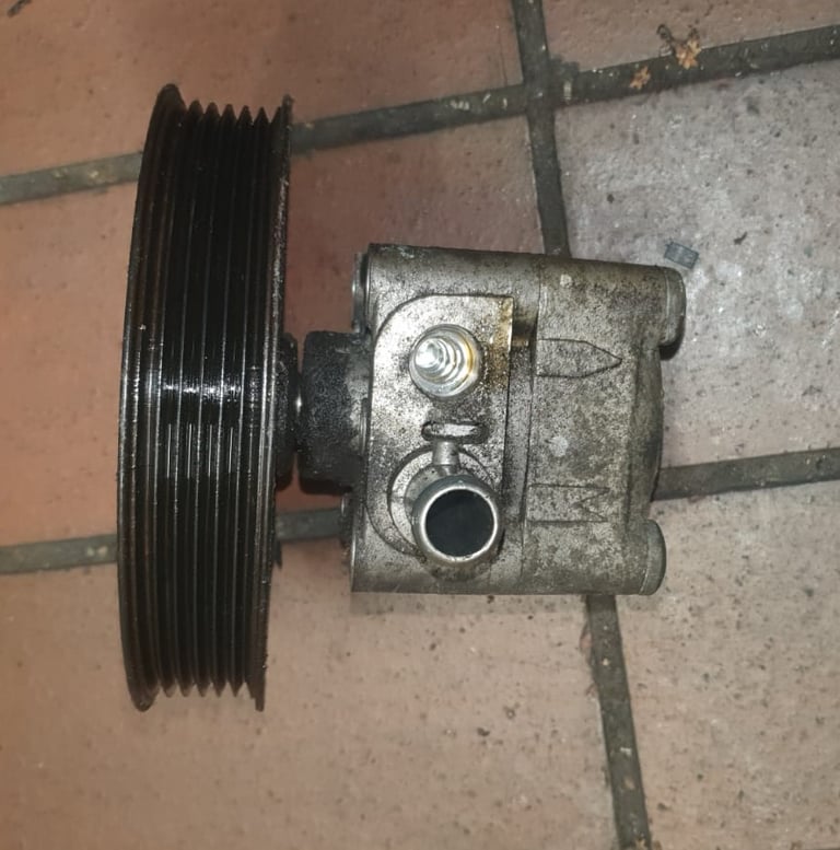 Volvo V70, XC90 Power Steering Pump 7611-332-1,12 2005