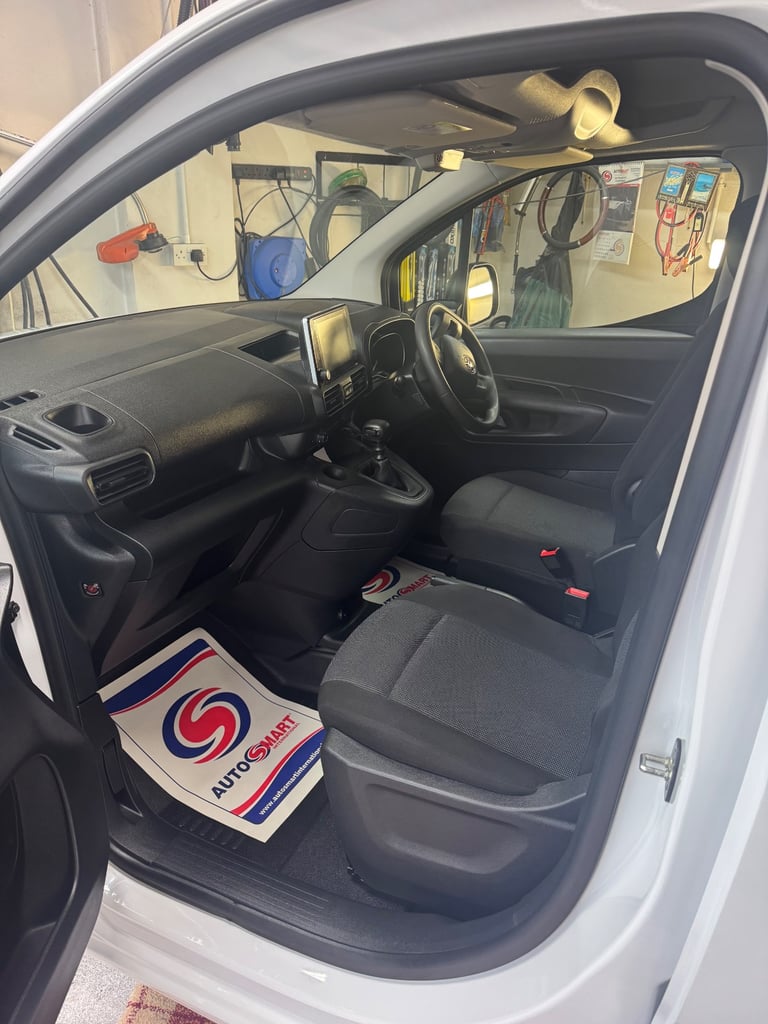 Toyota, PROACE CITY, Panel Van, 2024, Citroen Berlingo Peugeot partner Vauxhall combo