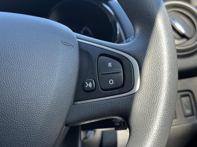 2017 Renault Clio 1.5 Play DCi 90 Diesel Manual 5 Door Hatchback Silver