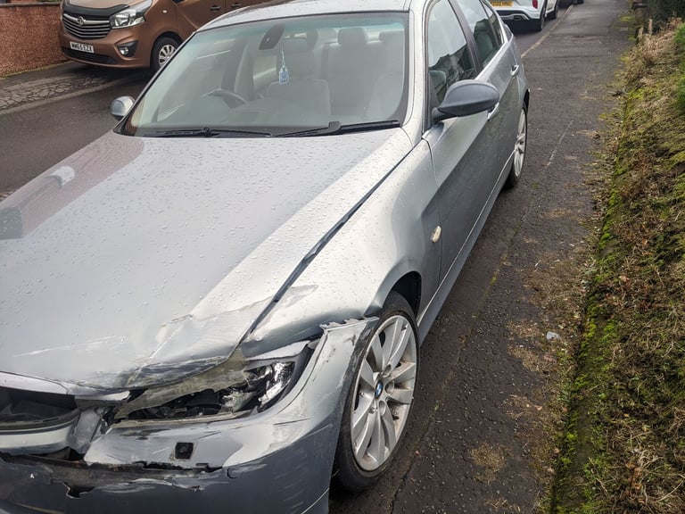 image for BMW 330i petrol 6 speed manual