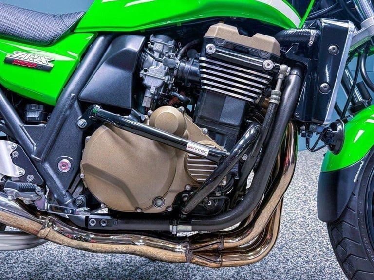 2007 07 KAWASAKI ZRX1200 R 1164CC - 714 MILES - RARE COLLECTOR BIKE - LOW MILES